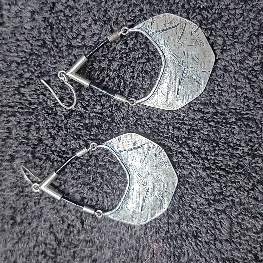 Silpada Sterling Silver “Badge of Beauty” Earrings